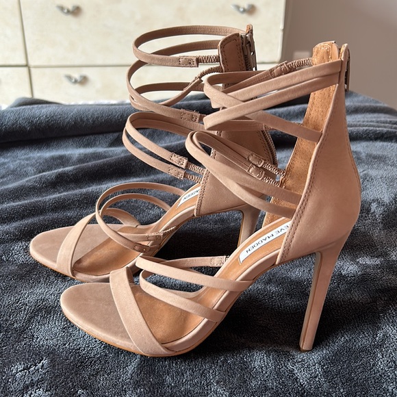 Steve Madden Nude Heels - Picture 1 of 8